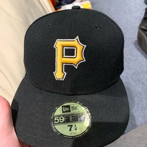 Multiple New Era Fitted Hats size 7 1/8 & 7 1/4